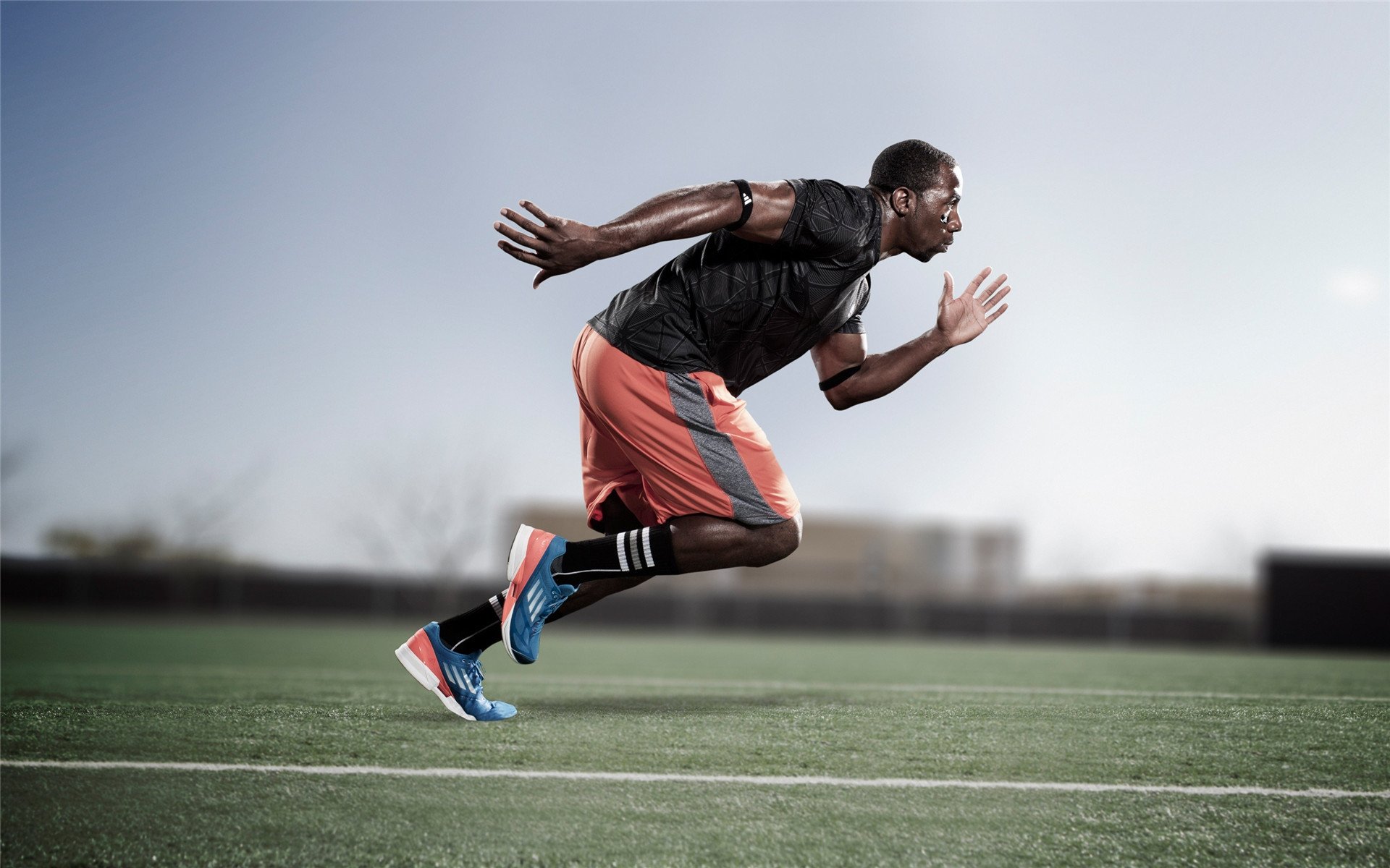 赛场外的温情:车手与粉丝的感人互动瞬间,赛车手的视频