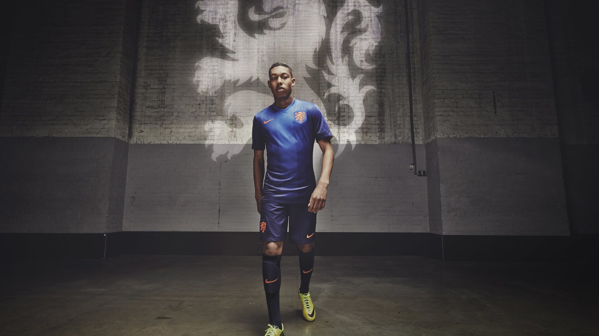 足球进驻电商平台拓展商品变现路径,足球产业怎么赚钱