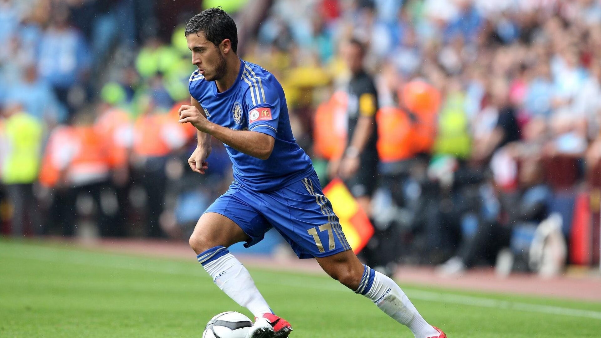 “尼古拉斯·桑特基的快速突破与精准配合,推动美洲狮队成为新一代强队”